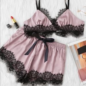 Scalloped eyelash lace crop cami&shorts pj set